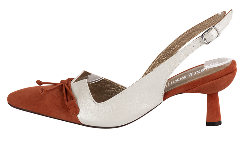 Terracotta orange and off white women's open back shoes, with a knot. Tapered toe. Medium spool heels. Profile view - Florence KOOIJMAN
